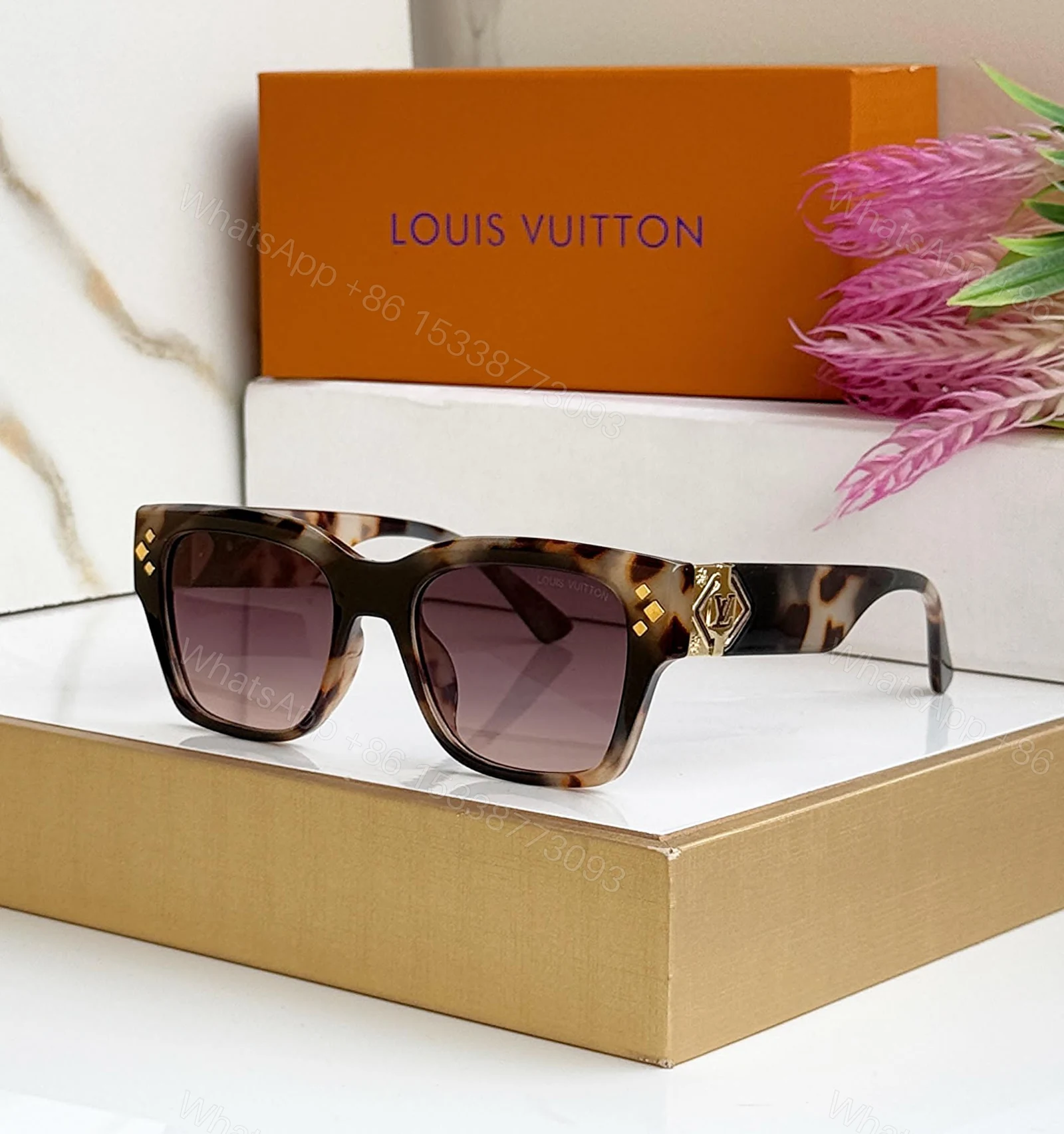 Louis Vuitton Square Sunglasses Brown Gradient Tortoiseshell — view 1