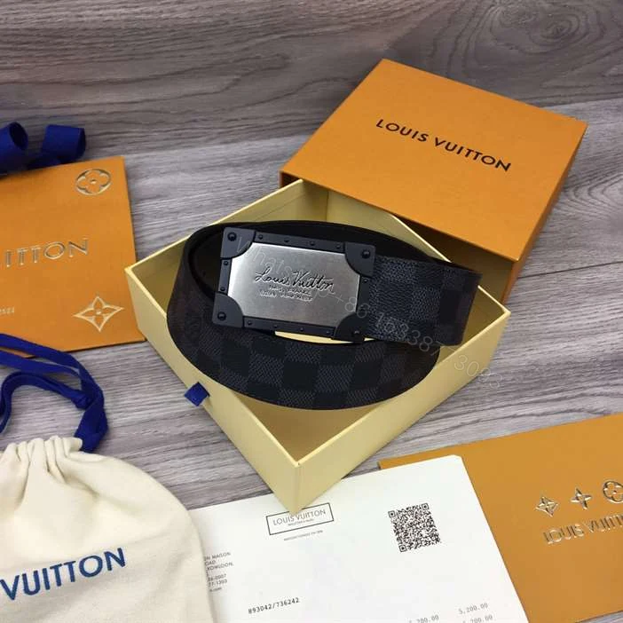 LOUIS VUITTON INITIALES 40MM BELT – B162 — view 1