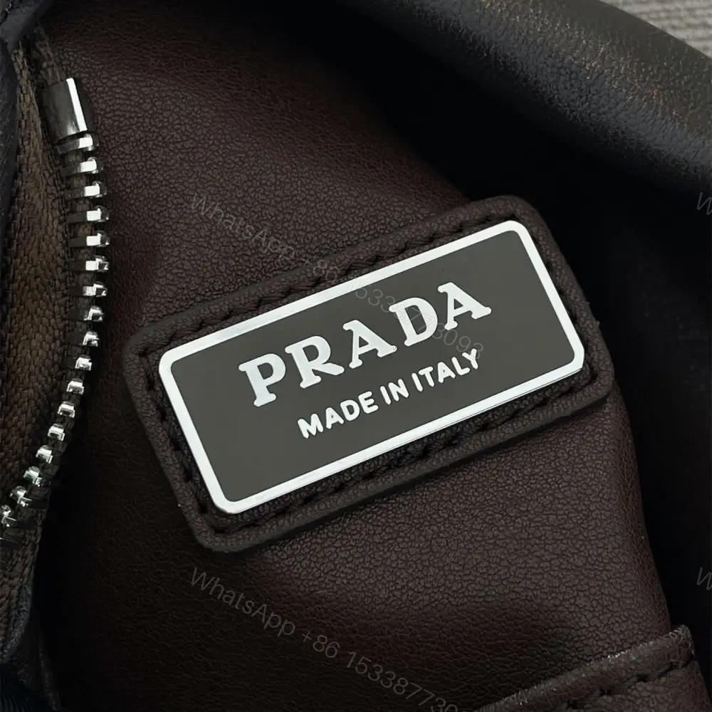 View 9 of 高仿Prada*2VZ114男士單肩胸包做舊皮革免檢版