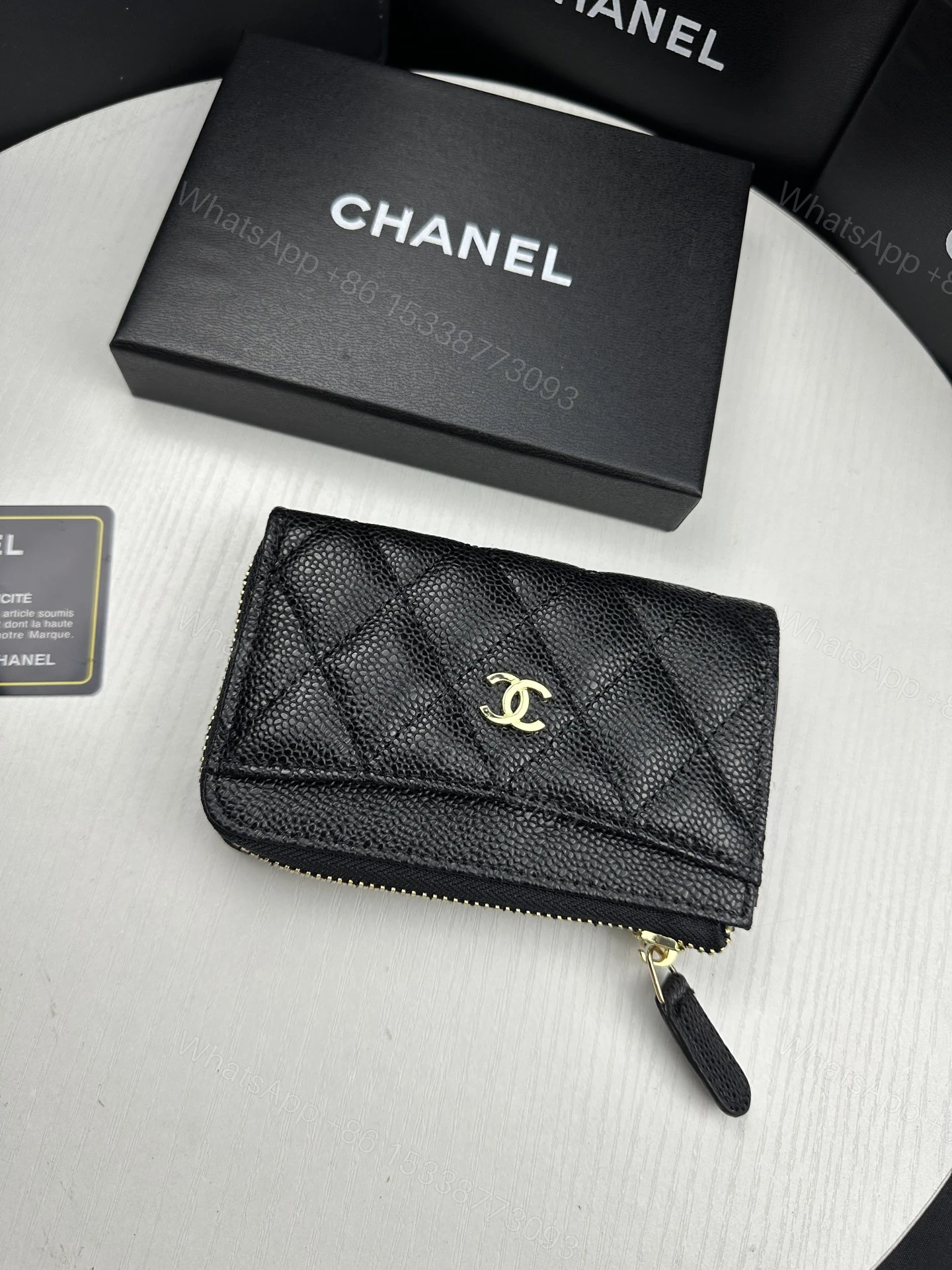 CHANEL 高仿黑色卡夾 荔枝皮金LOGO款 百搭輕巧設計 — view 1