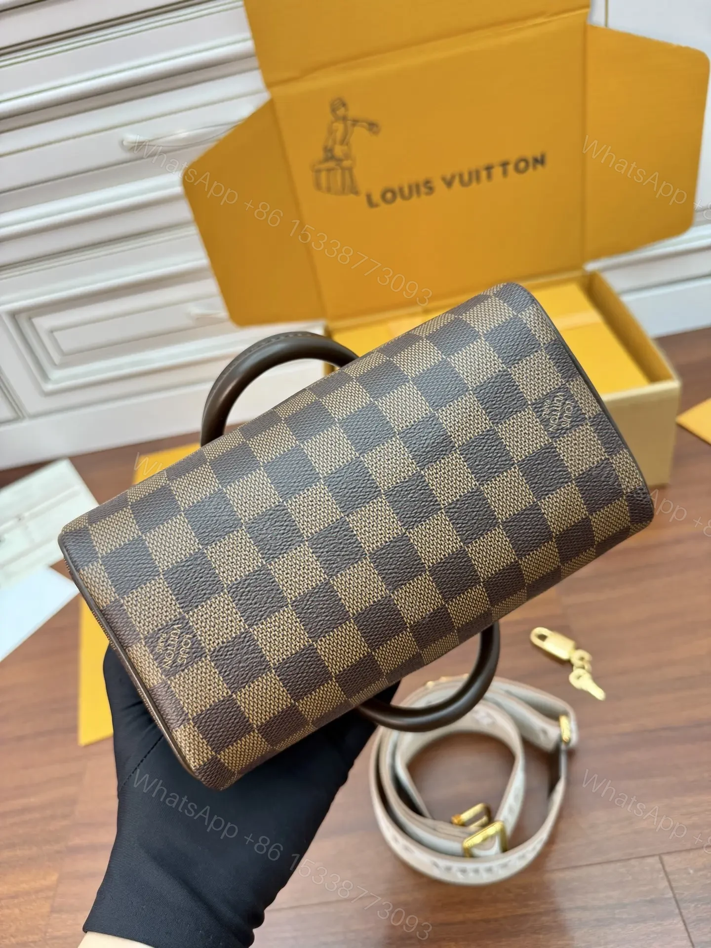 View 5 of Louis Vuitton Speedy Bandoulière 20