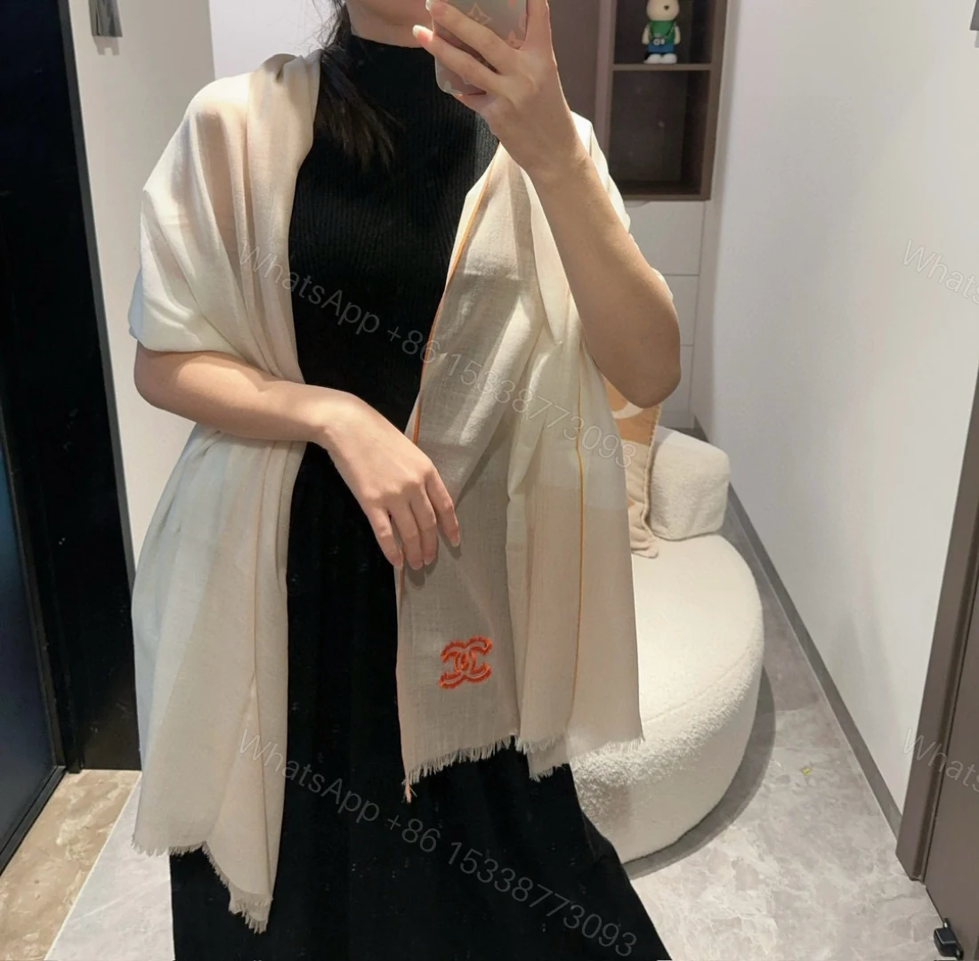 Chanel高仿圍巾米白橘邊雙C刺繡柔紗設計款 — view 1