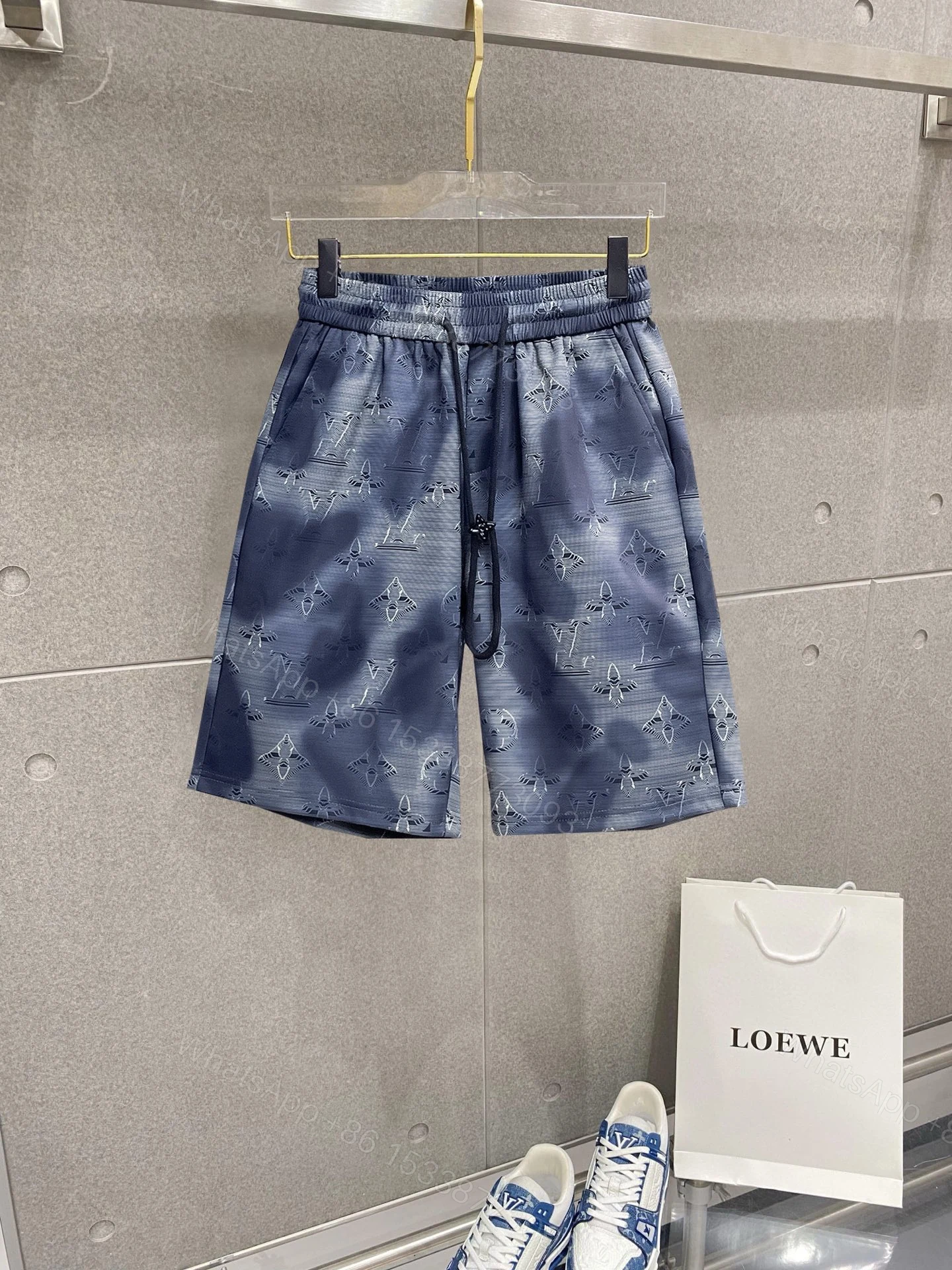 LV A貨壓紋LOGO運動短褲 男士舒適透氣五分褲 — view 1
