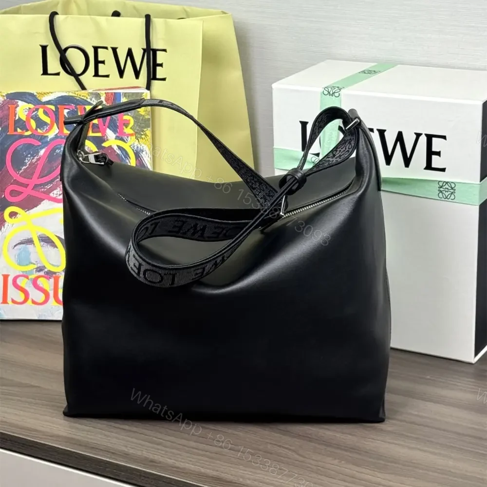 View 9 of 高仿Loewe*Cubi系列1100小牛皮斜挎包黑色大號免檢版