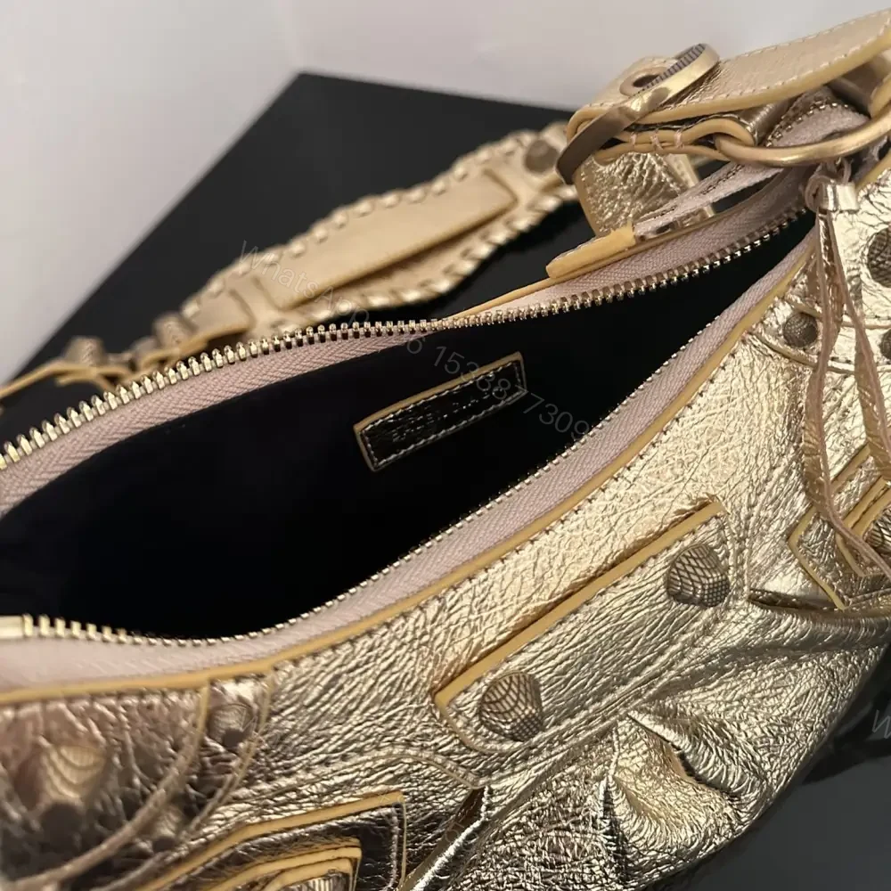 View 9 of 高仿Balenciaga*LeCagole系列餃子包金色XS