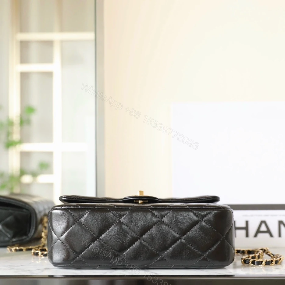 View 5 of 高仿Chanel*24B系列AS4166小羊皮郵差包黑色大號免檢版