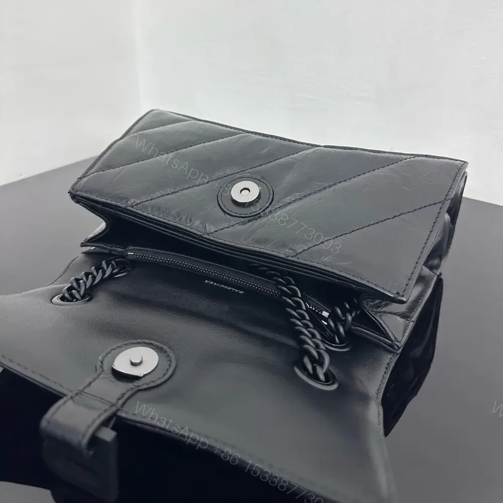 View 7 of 高仿BalenciagaCrush沙漏包油蠟黑XS