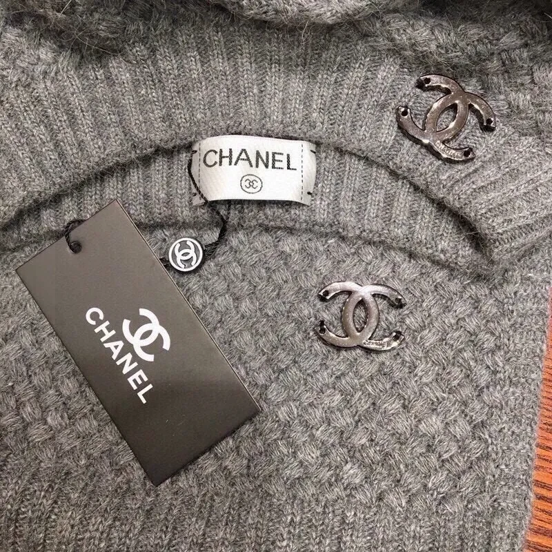 View 7 of Muted Gray Knit Set: Cozy Luxury Scarf & Beanie with Logo Hardware