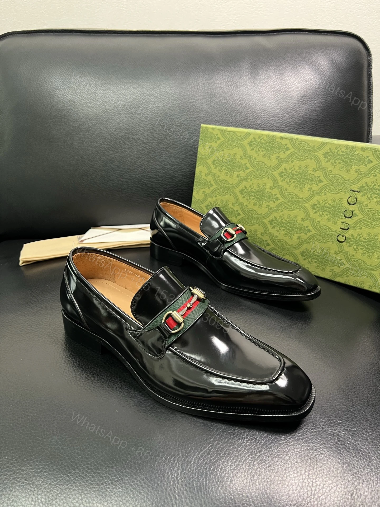Gucci A貨男士亮皮樂福鞋 黑色光澤 紅綠織帶設計款 — view 1