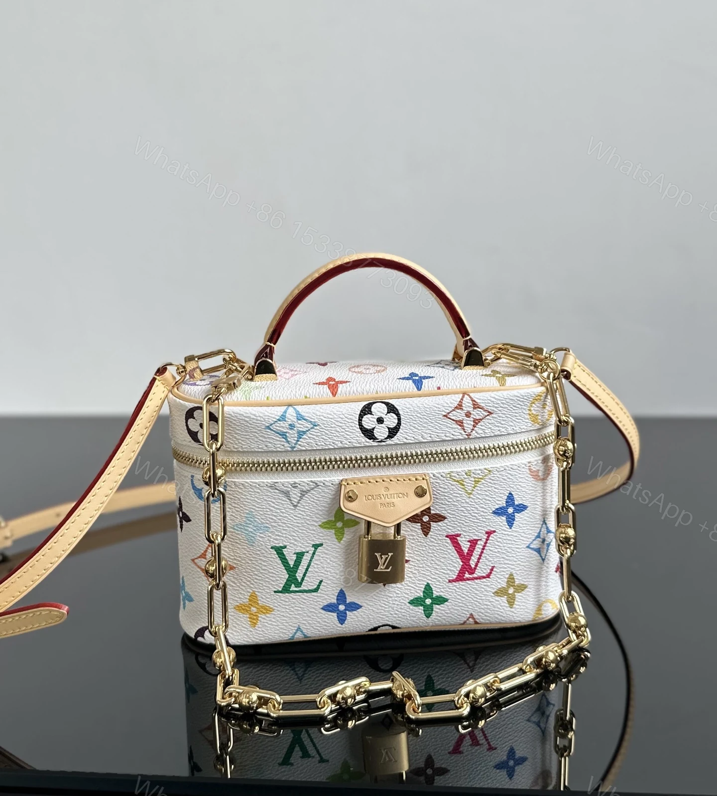 LV高仿Multicolor化妝箱包白底Monogram鎖頭鏈條造型精品 — view 1