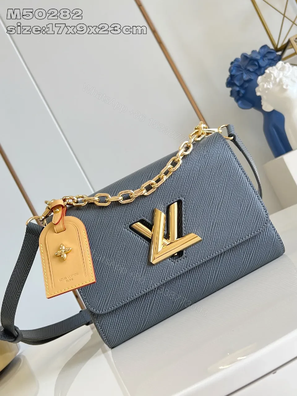 Chic Saffiano Shoulder Bag with Gold Accent - Luxury Everyday — view 1