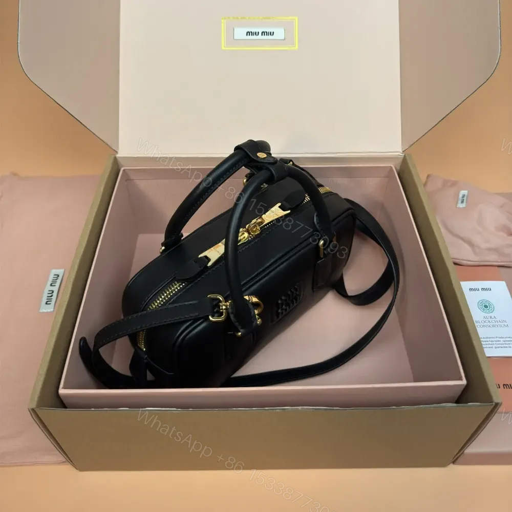 View 7 of 高仿miumiu*Arcadie系列5BB142小牛皮斜挎包黑色免檢版