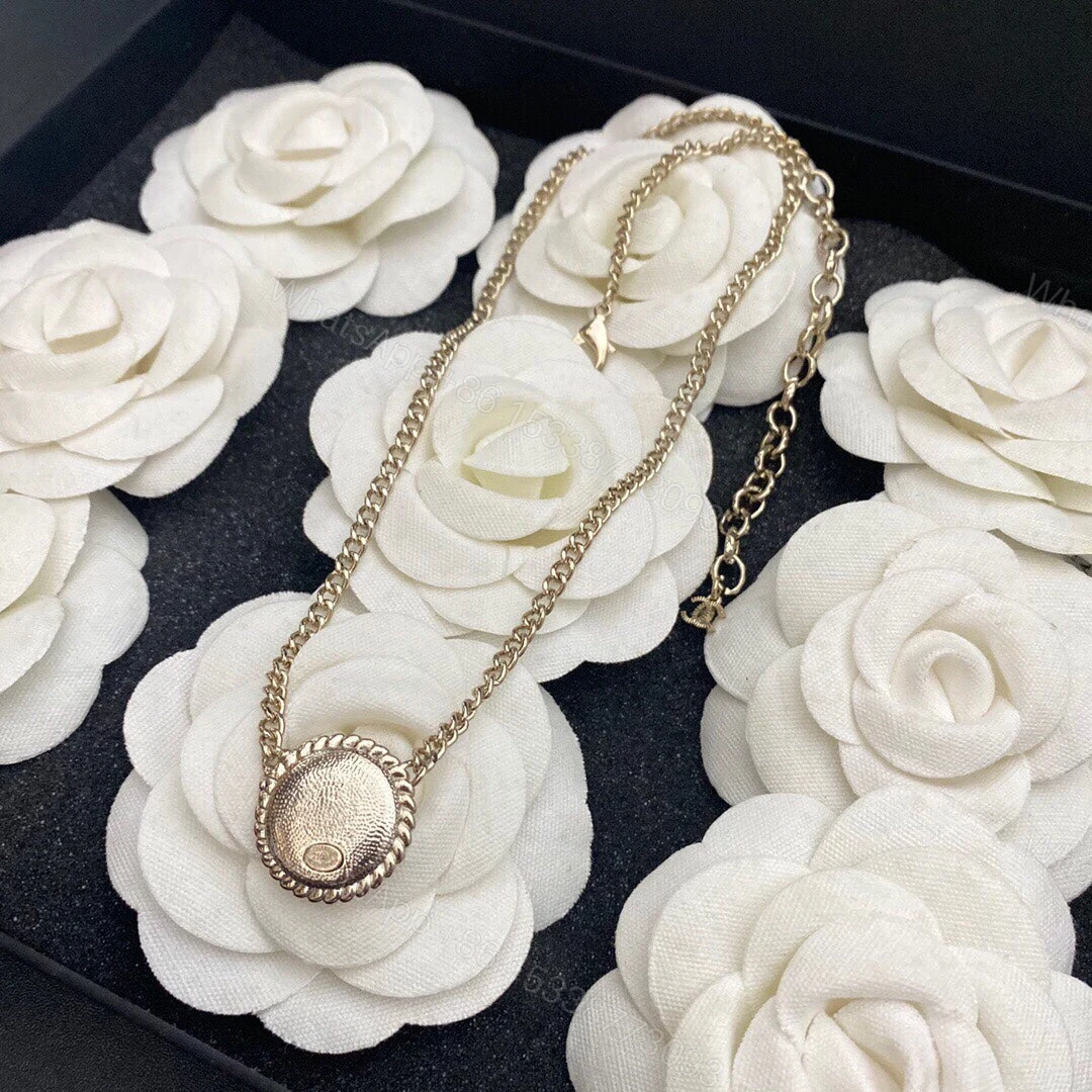 View 2 of EN – Lux Necklace CHL034