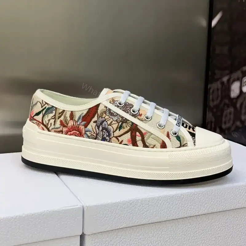 WALK’N’DIOR PLATFORM SNEAKERS UNISEX JARDIN D’HIVER EMBROIDERED WHITE – CD154 — view 1