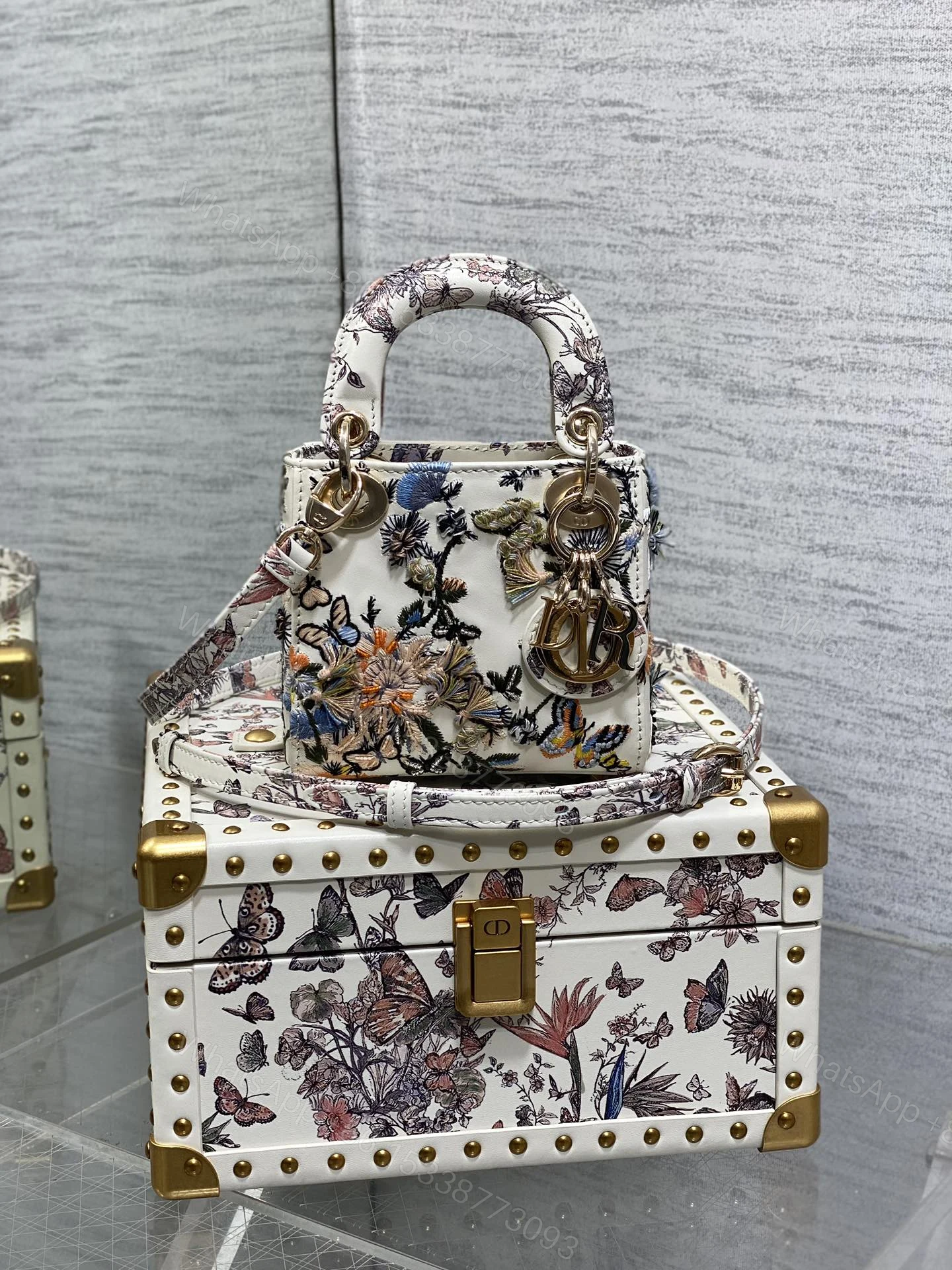 Dior 原單蝴蝶刺繡迷你包 象牙白基底花卉圖案立體設計 — view 1