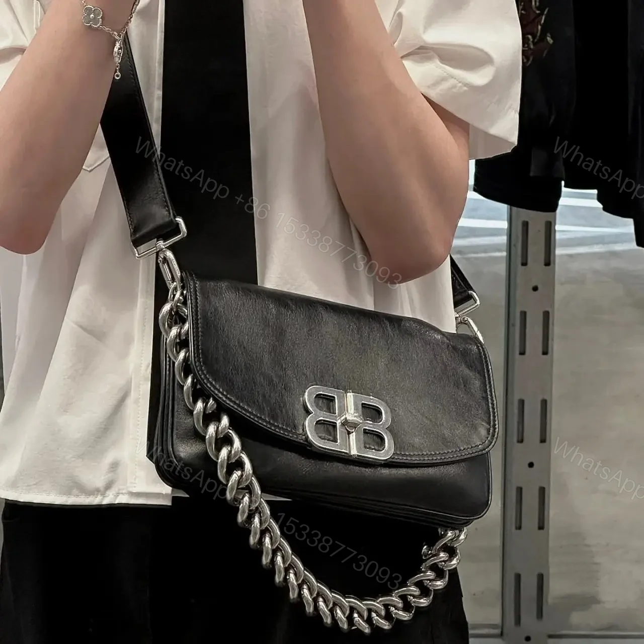 View 15 of 高仿Balenciaga*BBSolt系列腋下包S
