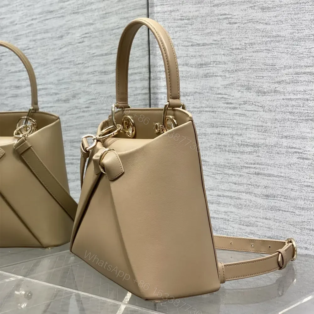 View 4 of 高仿Dior*26SS系列M0733UTU新款徽標手提包杏色免檢版