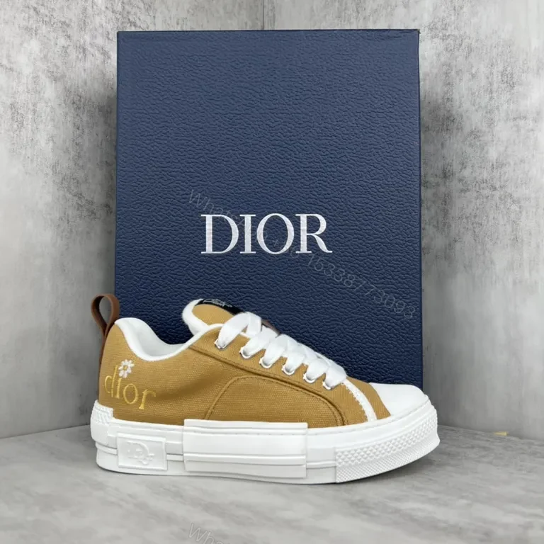 Chic Gradient-Contrast Dior-Detail Low-Top Sneakers — view 1