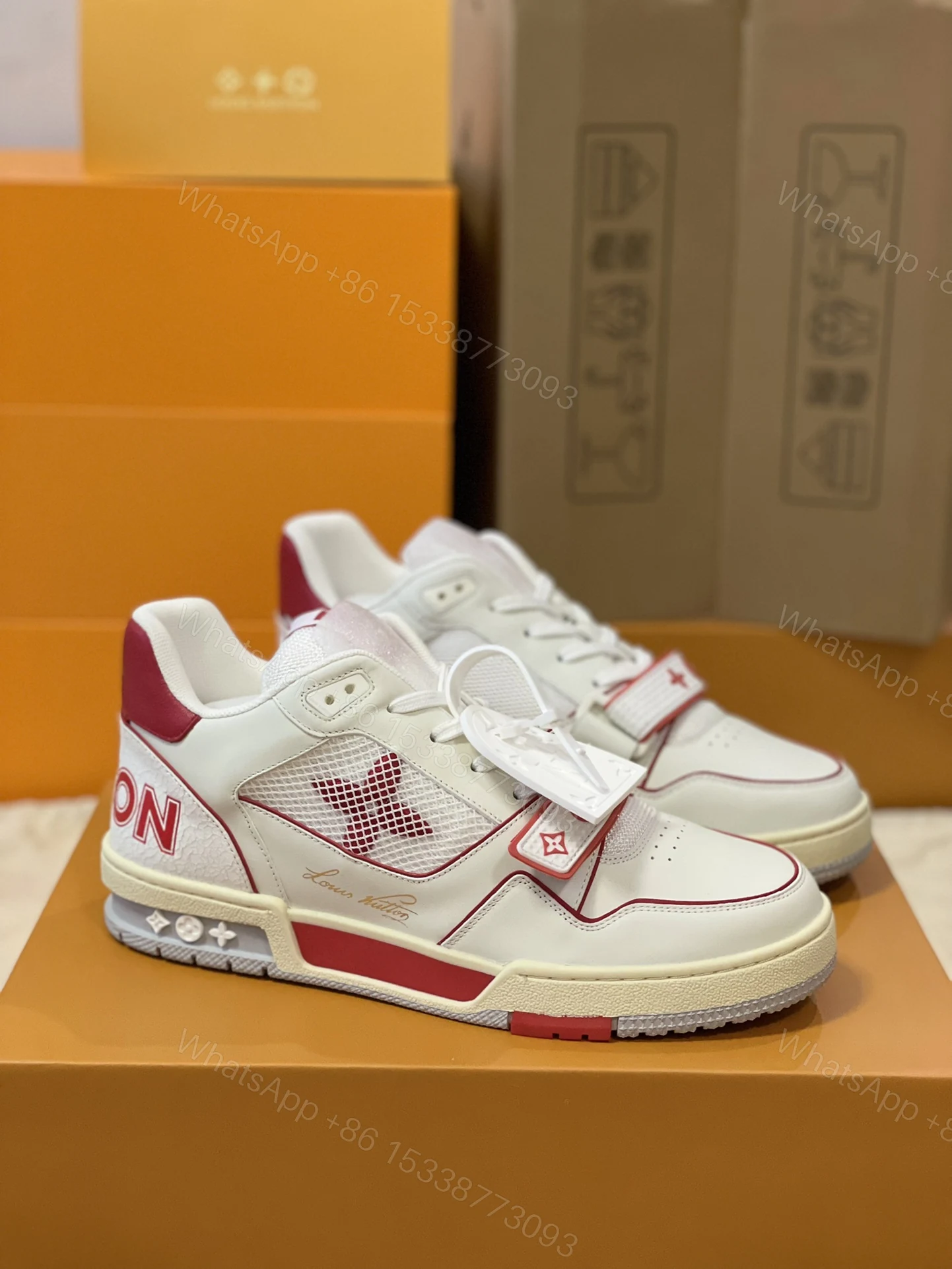 LV 精品仿製紅白運動鞋 經典拼色細節升級百搭款 — view 1