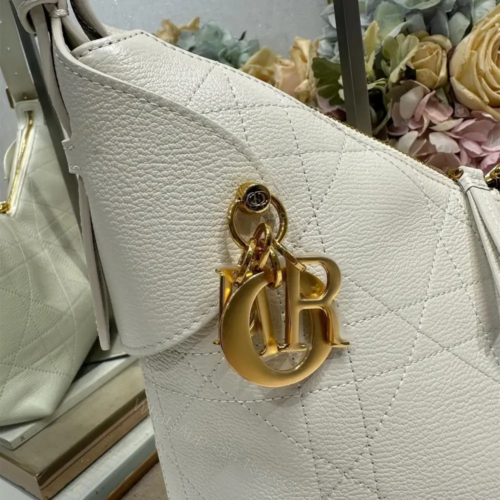 View 9 of 高仿Dior*Voyage系列M284M031小牛皮單肩包中號白色免檢版