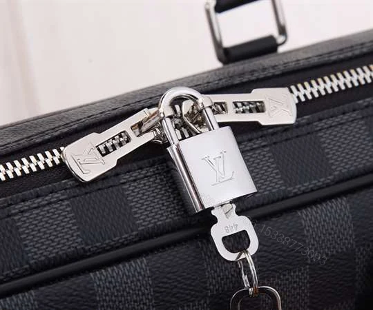 View 3 of LOUIS VUITTON PORTE-DOCUMENTS VOYAGE PM – LBV334