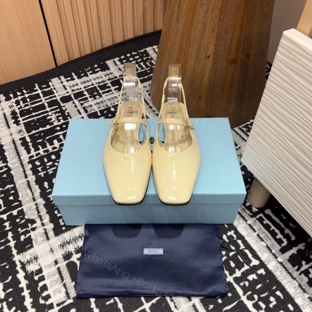 高仿Prada*1F828B方頭皮質塔扣休閒涼鞋漆皮米黃免檢版 — view 1