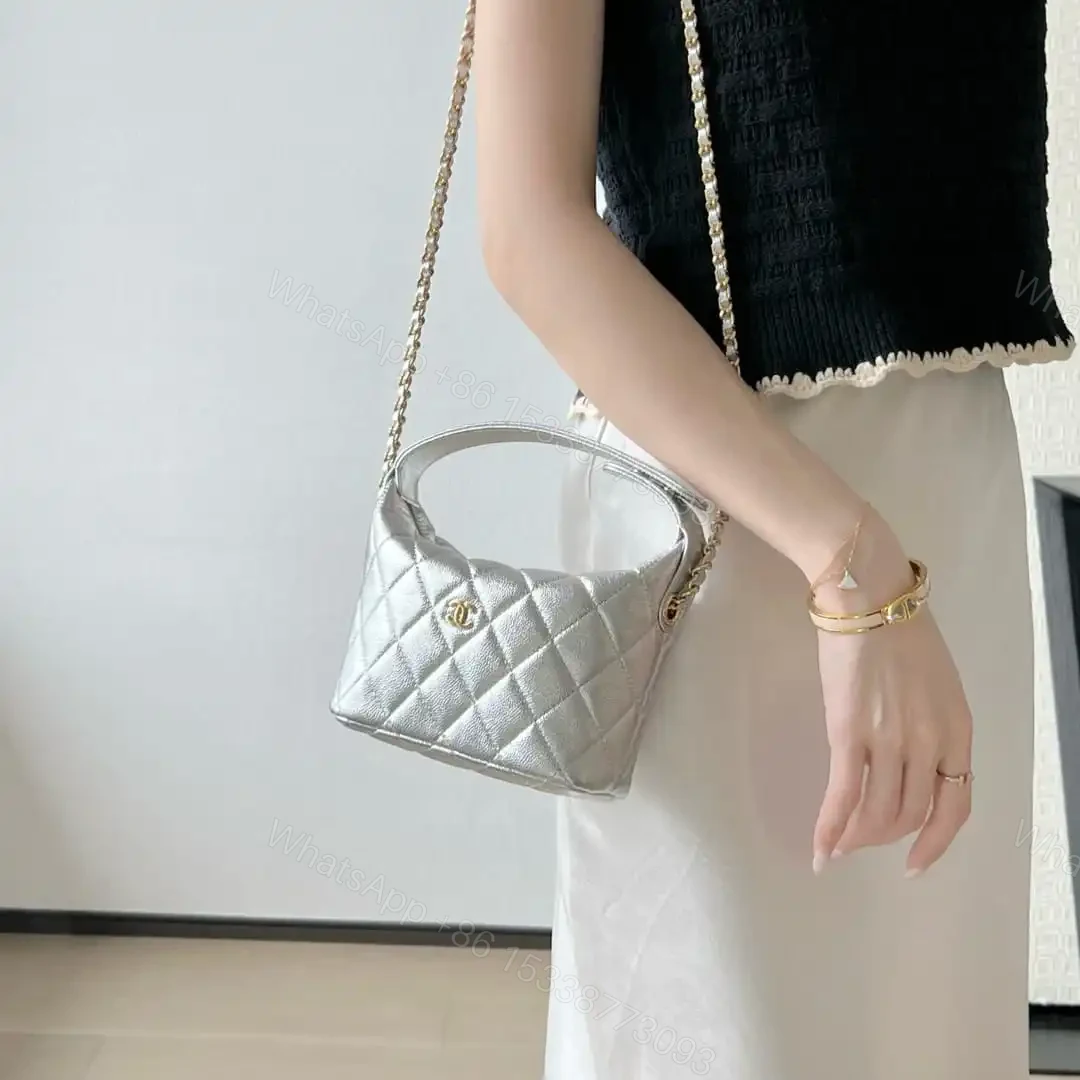 View 20 of 高仿Chanel*26P系列AP4386小牛皮Hobo手袋銀色免檢版