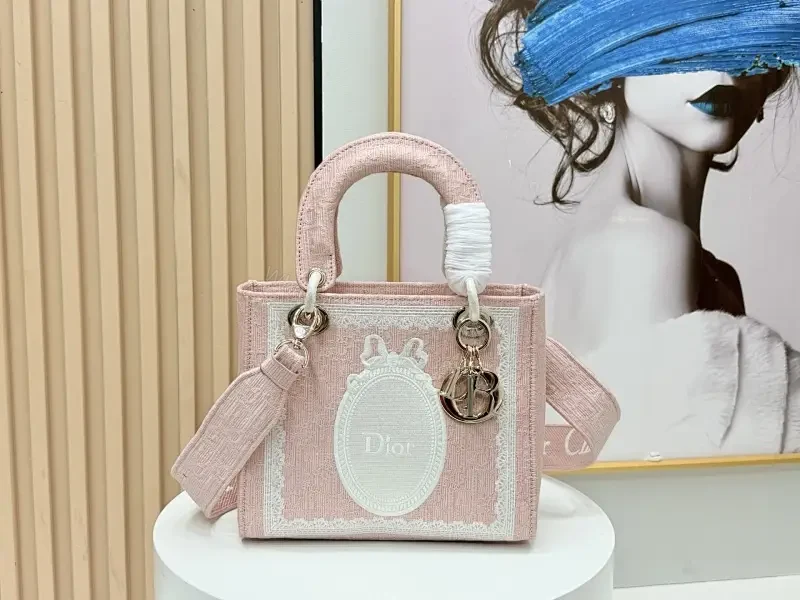Textured Pink Knit Satchel: Chic Mini Handbag, Modern Luxury — view 1