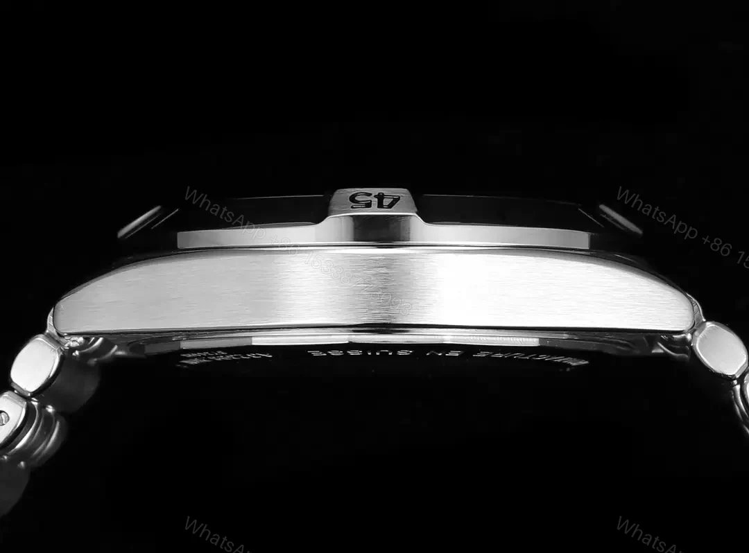 View 6 of Breitling Chronomat B31 40 Stainless Steel Green Dial Rouleaux AB3114101L1A1