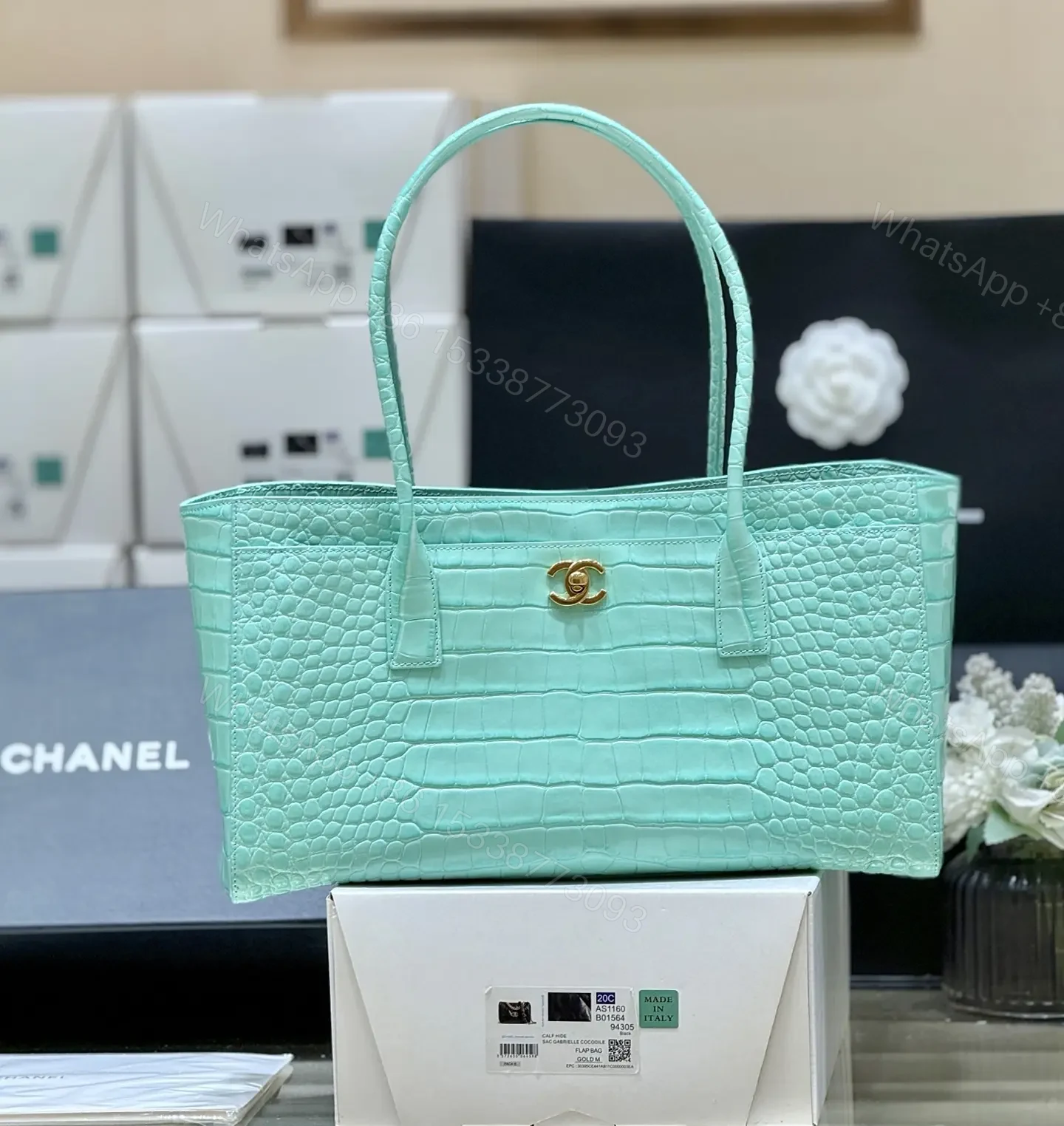 Chanel Tote Mint Green Crocodile Embossed Calfskin Gold Hardware SS26 collection — view 1