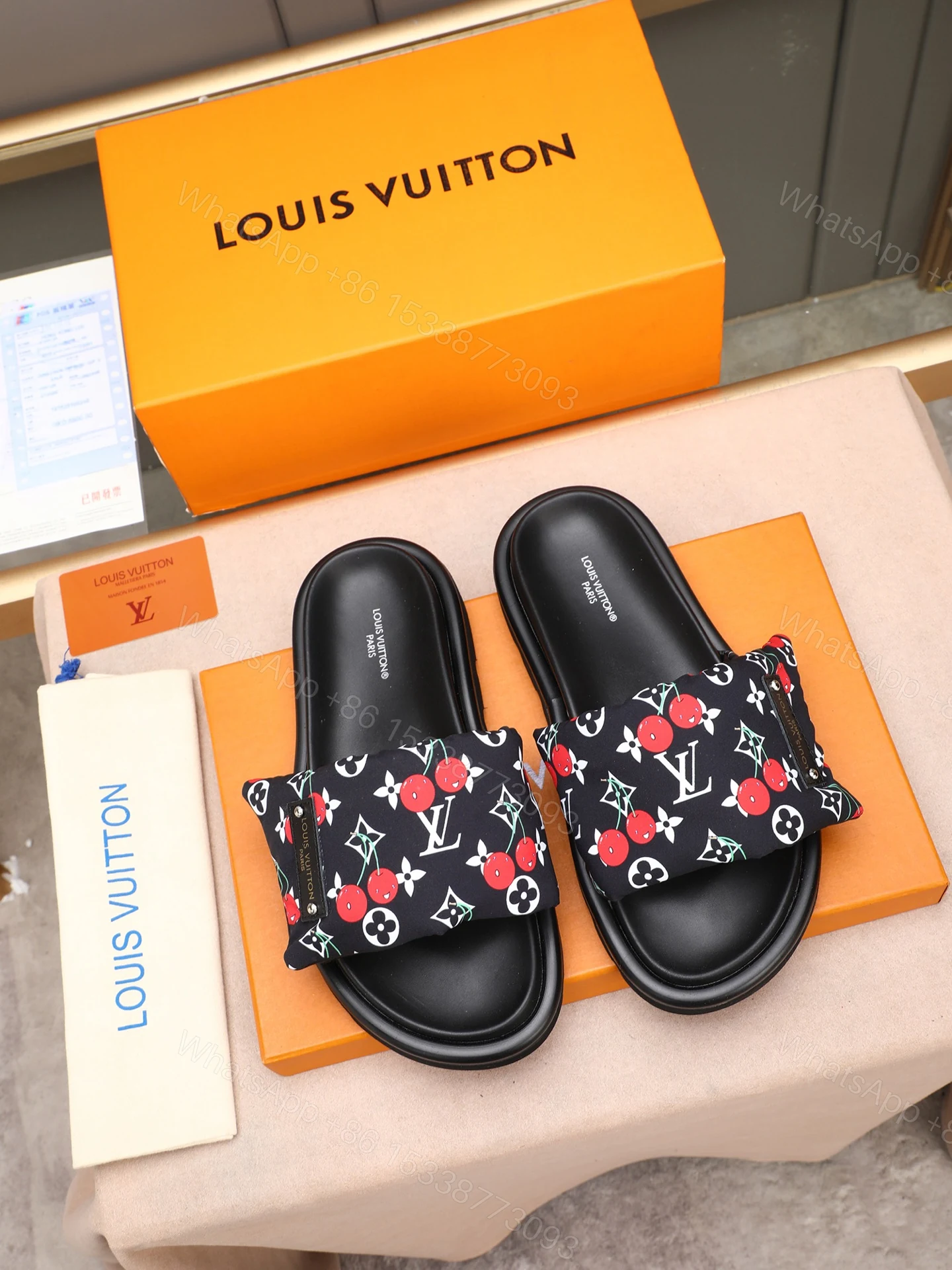 LV 一比一 Monogram櫻桃印花厚底拖鞋 黑色時尚款 — view 1