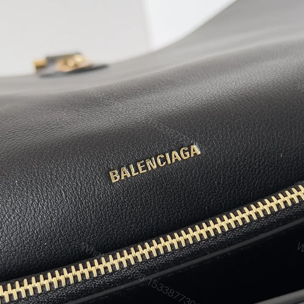 View 8 of 高仿BalenciagaCrush系列鏈條包黑金S
