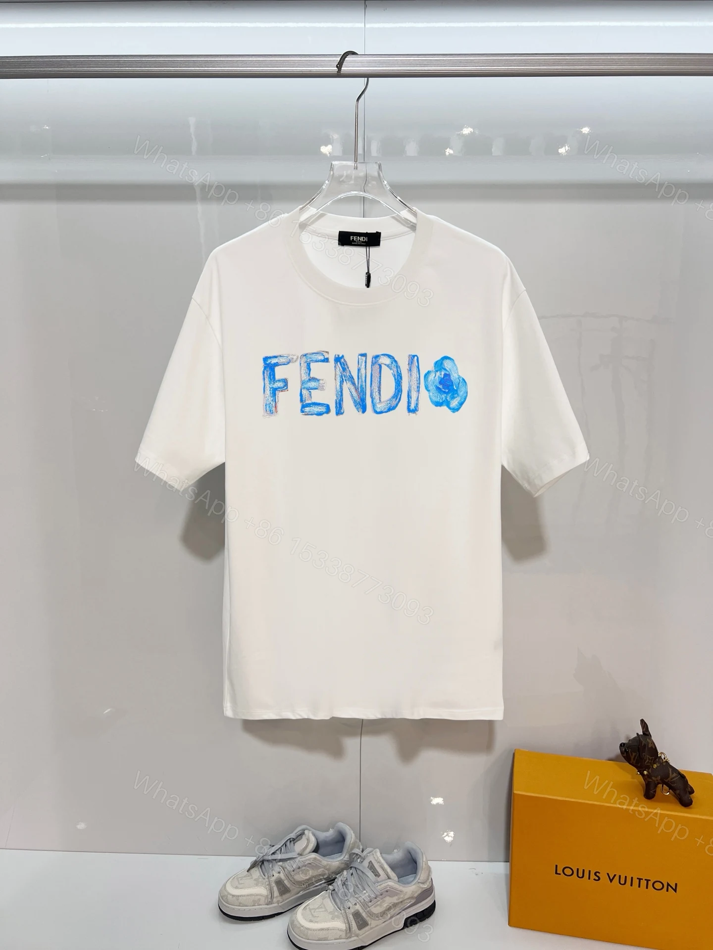 FENDI高仿藍色藝術字母白色短袖T恤百搭款 — view 1