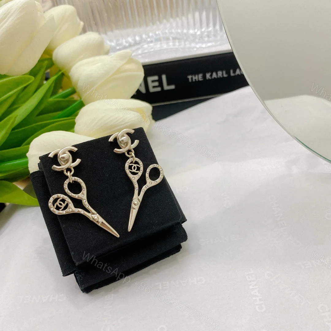 View 3 of EN – Lux Earring Chanel 005