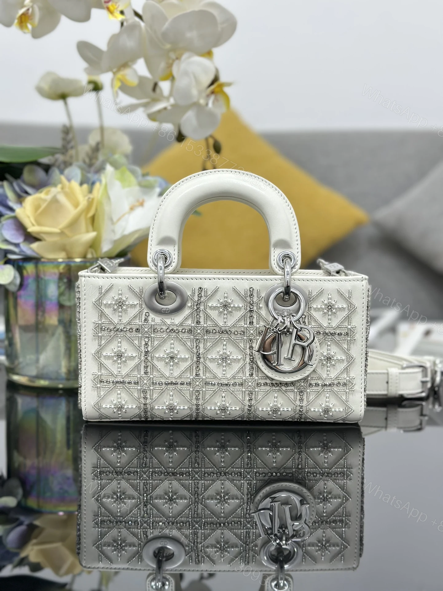 高仿Dior Lady Dior銀白刺繡戴妃包迷你鏈條女包 — view 1
