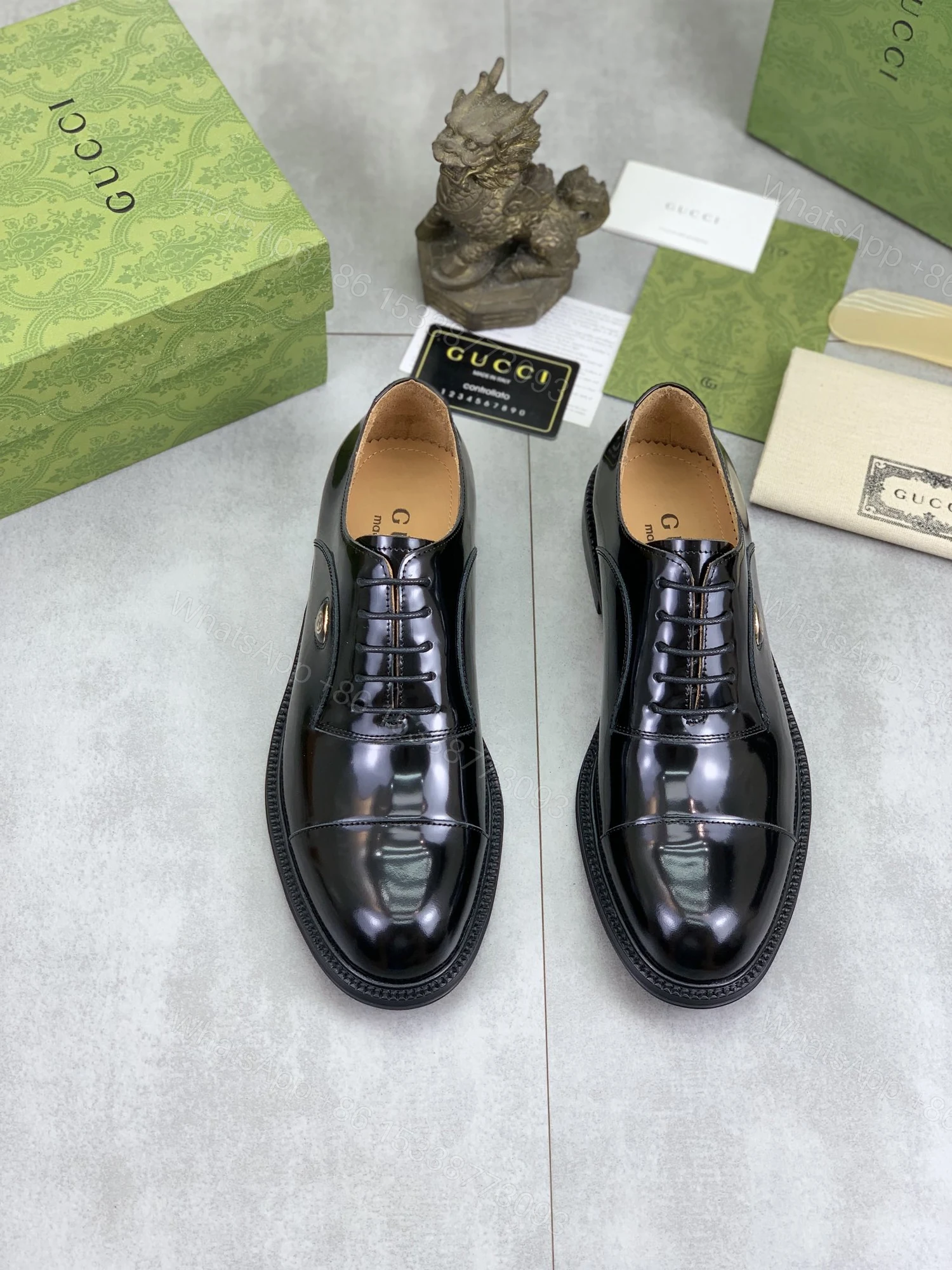 Gucci高仿男士亮黑皮鞋經典鞋型打造俐落時尚 — view 1