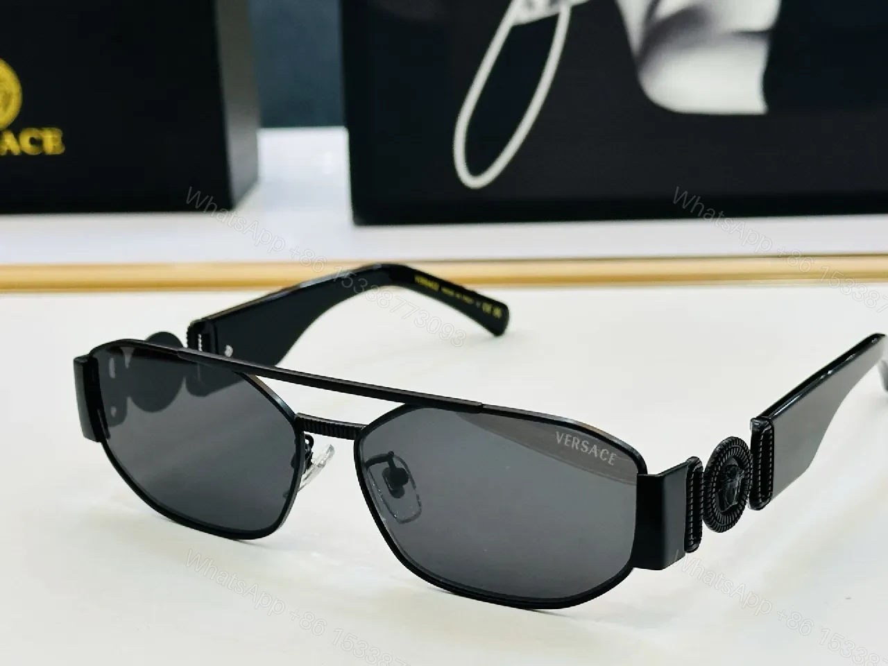 Minimalist Metal Sunglasses: Sculpted Temple Detail, Polarized UV Protection — view 1