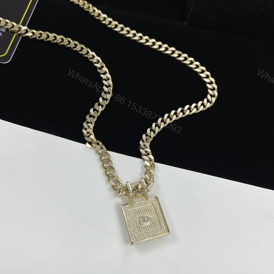 View 2 of EN – Lux Chanel Necklaces 028