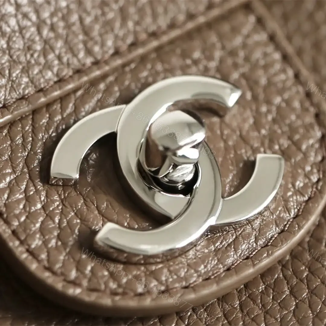 View 10 of 高仿Chanel*26S系列AS6233粒面小牛皮翻蓋包淺棕色超大號免檢版