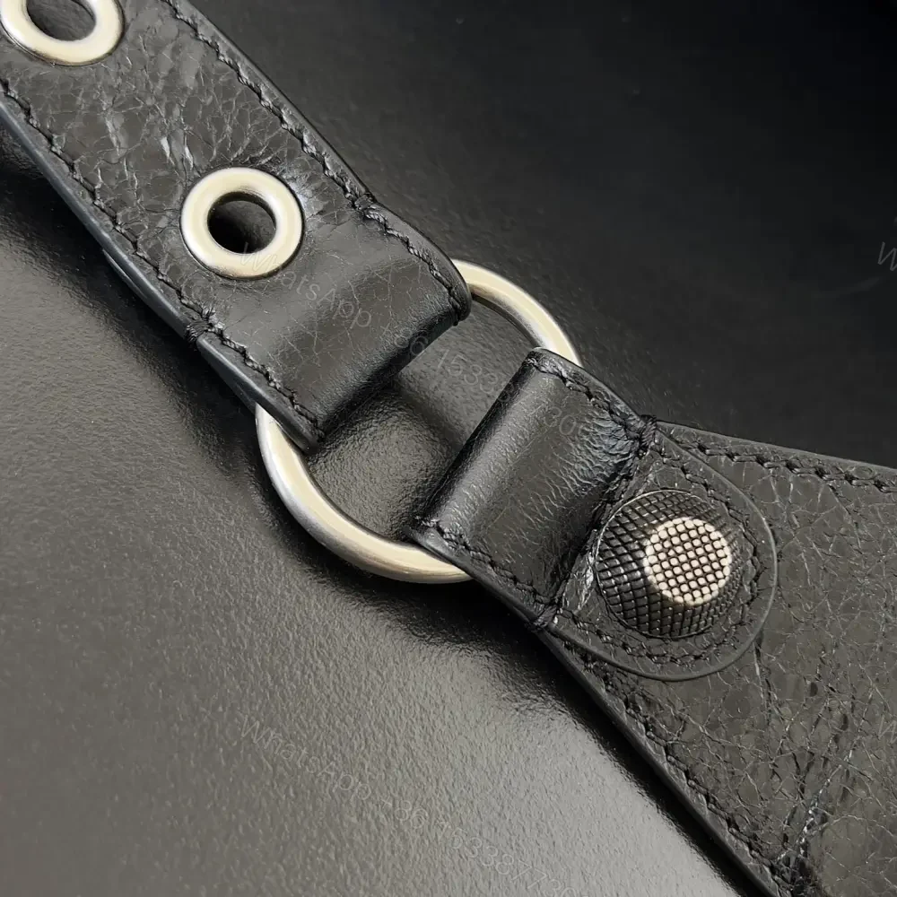 View 9 of 高仿BalenciagaLeCagole系列鉚釘雙肩包