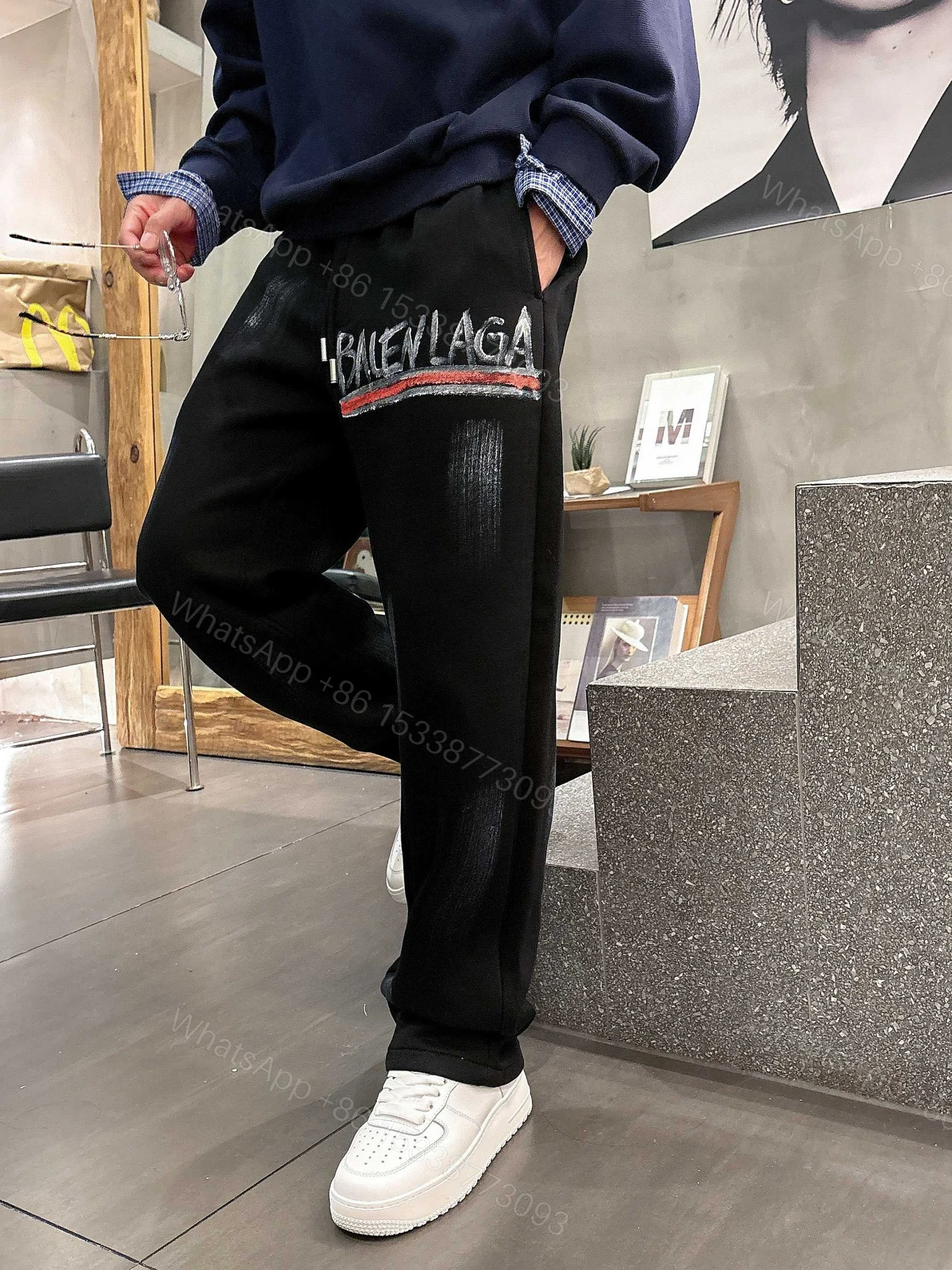 Balenciaga 高仿運動褲 黑色塗鴉大Logo款 潮人必收長褲 — view 1