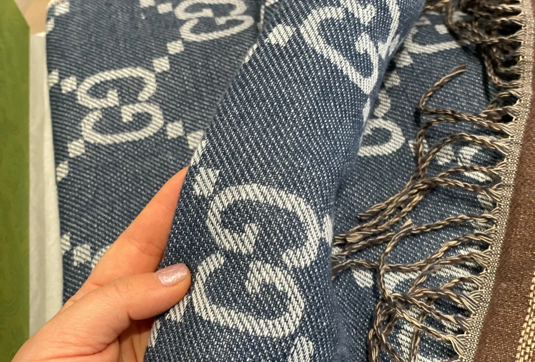 View 2 of EN – Luxury GCI Scarf 001