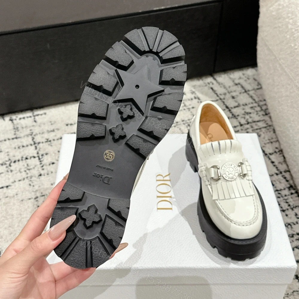 View 9 of 高仿Dior*Emblem系列KDB963女款樂福鞋白色免檢版