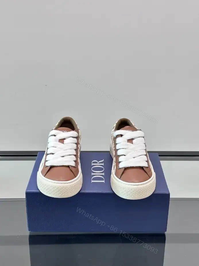 View 8 of DIOR B33 SPIN SNEAKERS BROWN SMOOTH CALFSKIN AND CREAM OBLIQUE RAISED EMBROIDERY – CD203