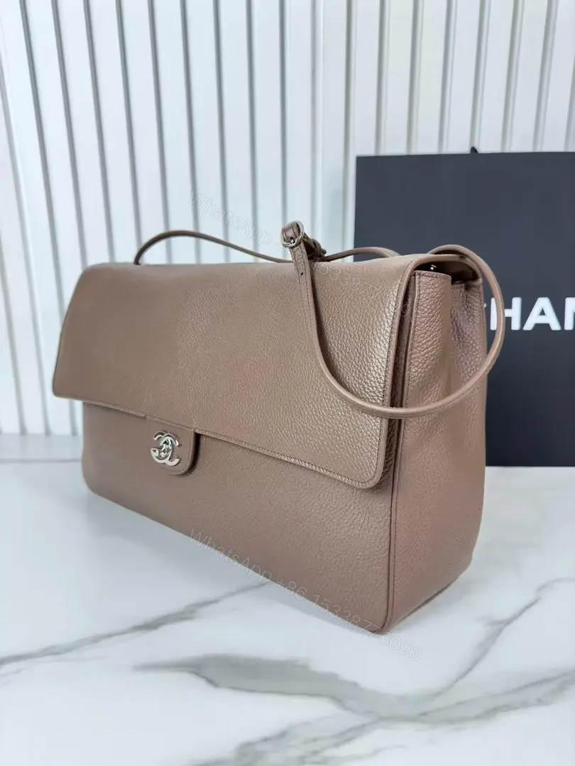 View 2 of Chanel Maxi Flap bag from the Spring/Summer 2026 collection
