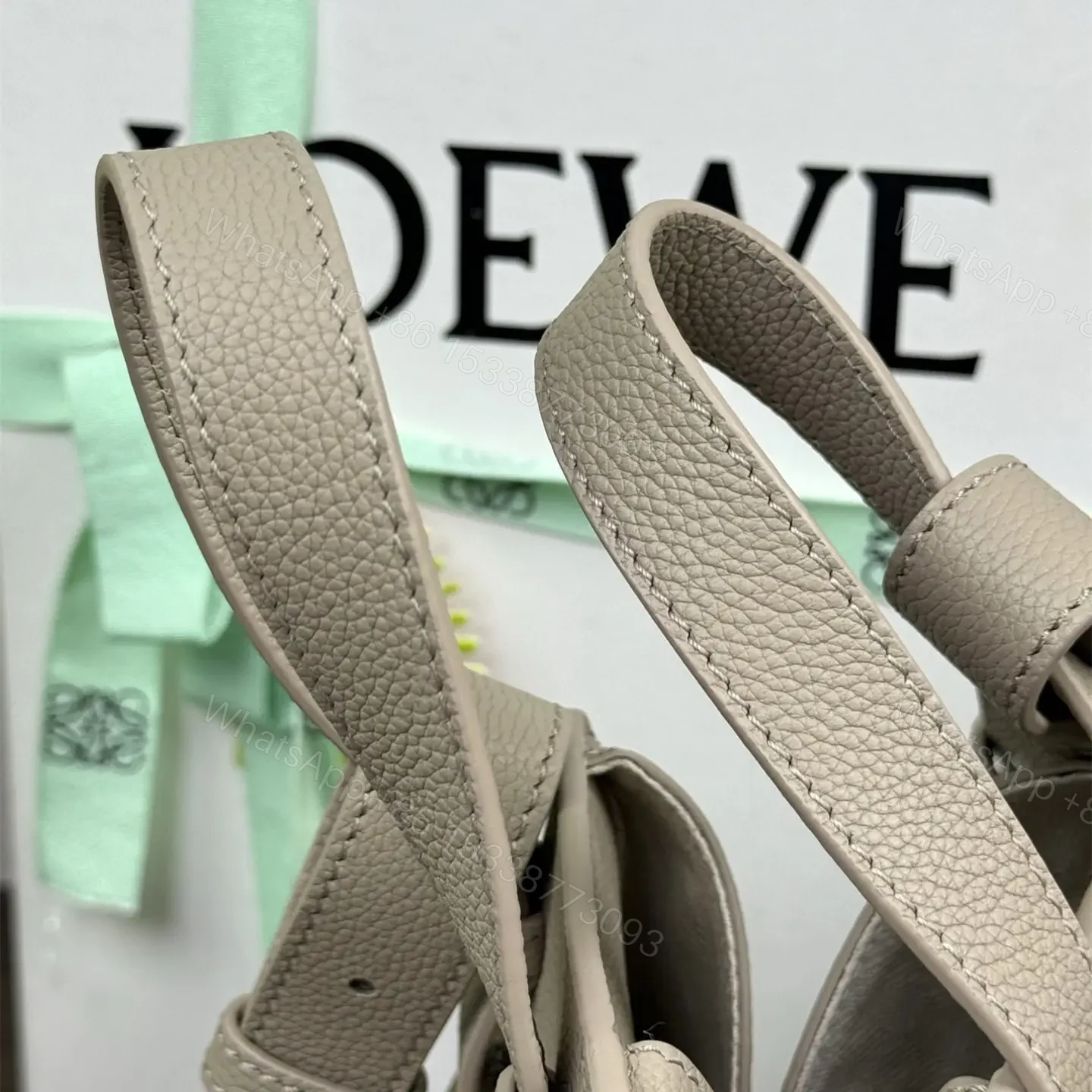 View 11 of 高仿Loewe*Hammock系列5541粒面小牛皮吊床手袋陶土色小號免檢版