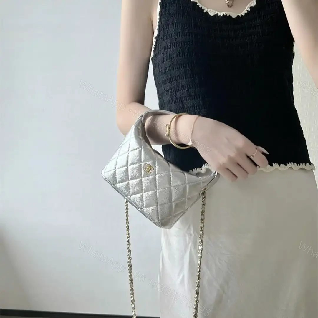 View 18 of 高仿Chanel*26P系列AP4386小牛皮Hobo手袋銀色免檢版