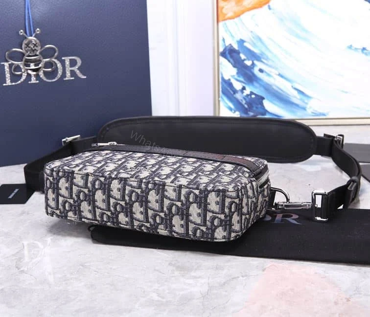 View 4 of SAFARI MESSENGER BAG BEIGE AND BLACK DIOR OBLIQUE JACQUARD – DR012