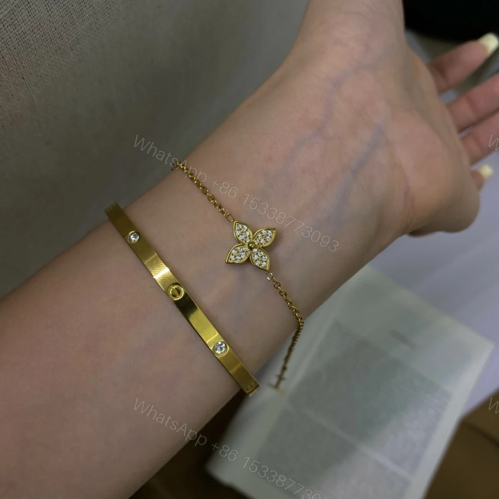 View 8 of Louis Vuitton Star Blossom Bracelet Gold Q95666