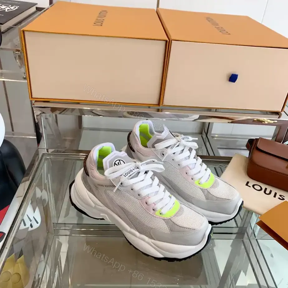 LV WOMEN’S RUN 55 SNEAKER – LSVM064 — view 1
